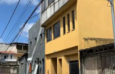 Casa duplex, nasccente, oito dormitórios, piscina, garagem para dois veiculos só á vista