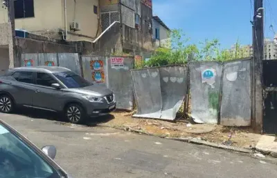 Excelente terreno escriturado em área residencial com 300m² de fácil acesso.