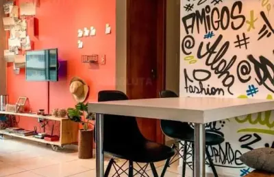 Apartamento mobiliado, sendo 2 quartos(suite) a 2 quadra da praia de itapu&atilde; - itapuã, vila velha - es