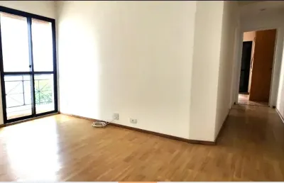 Lindo apartamento com sala 2 ambientes, varanda, 2 dormitórios e 1 vaga.