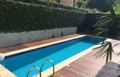 Casa de condomínio para venda tem 390 metros quadrados com 4 quartos