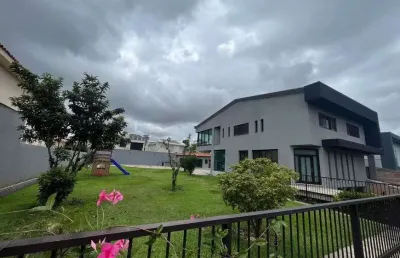 Maravilhosa casa para locação no residencial zero . 4 suítes sendo 2 terrenos .
