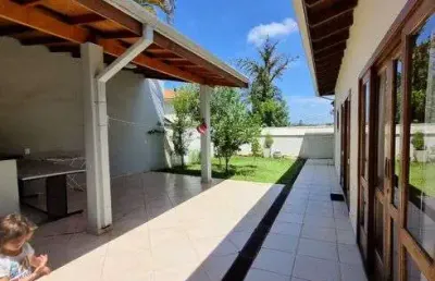 Casa terrea para venda 465 metros de terreno . ótima localização. de frente a praça!!