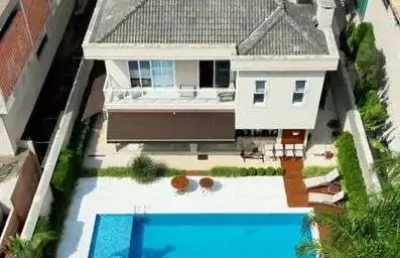Magnífica casa para venda com 560 metros com 4 lindas suítes no centro de alphaville.