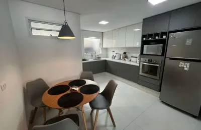 Lindíssima casa com 3 dormitórios sendo 1 suíte. clean