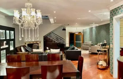Lindíssima casa para locação mobíliada. 4 lindas suites .ótima localização.