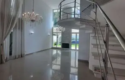 Linda casa de condomínio para aluguel com 400 metros quadrados com 4 suítes.