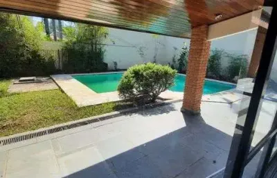 Retrofit oportunidade para venda tem 635 metros com 4 amplas suítes.