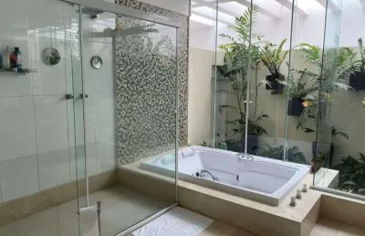 Casa para venda tem 600 metros sendo 5 suites . inédita.