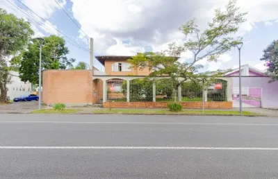 Casa de esquina com 4 quartos no mercês em curitiba