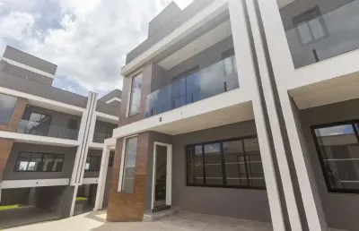 Sobrado triplex com 3 quartos no tingui em curitiba