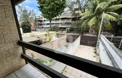 Casa no recreio dos bandeirantes a minutos a pé do praia.