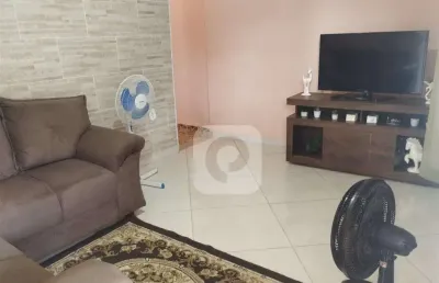 Duas casas no mesmo terreno linear uma com 119m² e outra com 90m² a venda