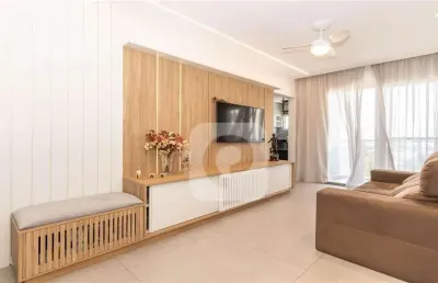 Vendo apartamento de 2 quartos, 1 suíte todo reformado na barra olímpica - r$ 730.000,00