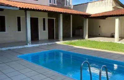 Casa com 4 dormitórios, 230 m² - venda por r$ 600.000,00 ou aluguel por r$ 3.000,00/mês - praça da bandeira - araruama/rj