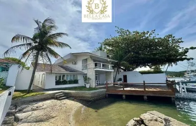 Mansão duplex de luxo à beira do canal – um refúgio exclusivo no condomínio moringa