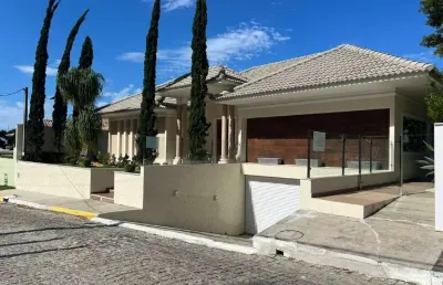 Casa de alto padrão no condomínio hawaí – 4 suítes – área gourmet, piscina e sauna – 290m² por r$2.900.000,00