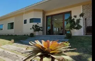 Residência de luxo em condomínio – 3 dormitórios (2 suítes com closet) – piscina, sauna e energia solar – 334 m² por r$1.490.000 – bananeiras/araruama