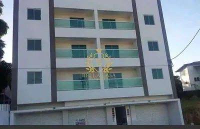 Excelente apartamento para locação por r$1.700,00 no centro de araruama – localização privilegiada
