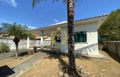 Casa térrea colonial moderna para locação por r$1.800,00/mês – fazendinha -araruama/rj