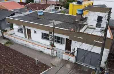 Excelente casa no centro proximo ao mercado angeloni