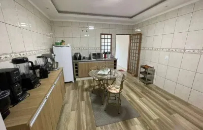 Casa com 3 quartos à venda na Rua Maria Moreira da Silva, 17, Jardim das Azaléias, Poços de Caldas