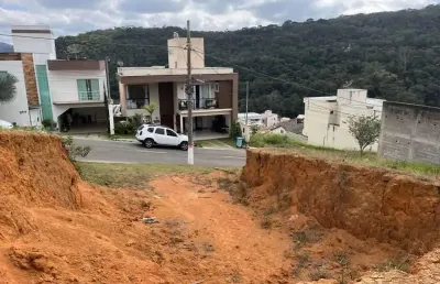 Terreno em condomínio fechado à venda na rua doutor joão navarro saggioro, grama, juiz de fora, 420 m2 por r$ 240.000