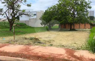 Terreno à venda na Sílvio Cruz, Cidade Jardim, Araraquara