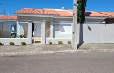 Oportunidade em bairro residencial – casa de esquina arejada e completa!