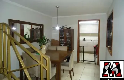 Casa, sobrado a venda, com 02 dormitórios, 04 vagas de garagem, bem localizada, aceita permuta por apartamento.