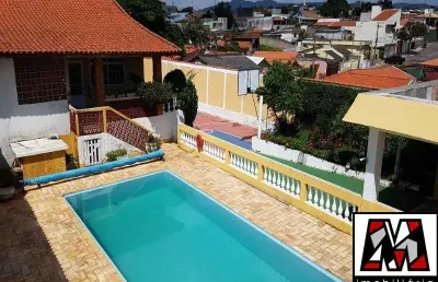 Linda residência mini chácara, pintura nova, piscina, sol o dia inteiro, estuda permuta.