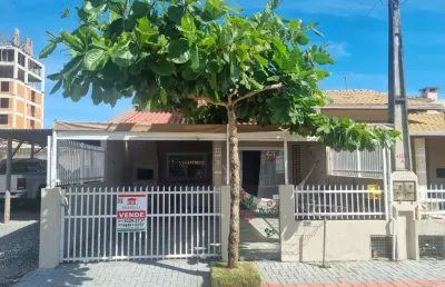 Casa com 3 quartos à venda na Avenida Nereu Ramos, 389, Itacolomi, Balneário Piçarras