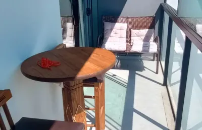 Apartamento a 250 metros da praia com tres quartos sendo uma suite