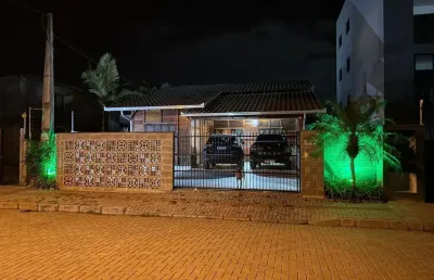 Linda casa proximo a praia com tres quartos sendo uma suite