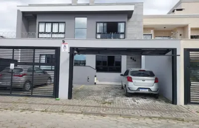 Otimo apartamento pertinho da praia com tres quartos mobiliado e decorado
