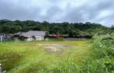 Ótimo terreno murado e aterrado à venda, 200 metros da praia da cocanha, escritura definitiva caraguatatuba, sp