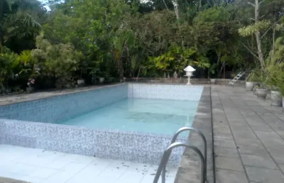 Via imóveis aluga e adm casa em granja com  piscina e área de reserva ambiental