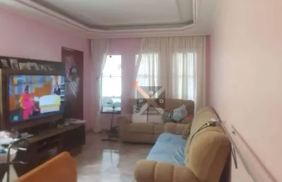 Casa 4 dormitórios sendo 1 suíte com sacada - 3 banheiros, quintal lateral com churrasqueira e 3 vagas de garagem.