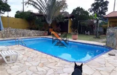 Casa - sobrado - chacara - sítio em condominio villa dom pedro  atibaia - 1000m² compostos por ampla casa com 3 suítes - piscina - área gourmet