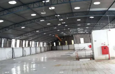 Galpão-terreno-2030m²a.t+4523a.c-2 elevadores-12 vgs carro ou 4 containers-12 wcs-refeitório-escritório-vão livre-com renda mensal -acesso a marginal