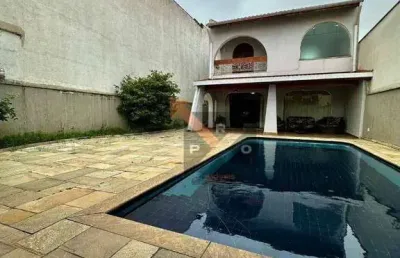 Sobrado com piscina - 04 dormitórios - 06 vagas de garagem