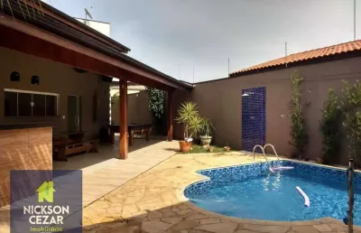 Casa com piscina aquecida a venda em pirassununga/sp