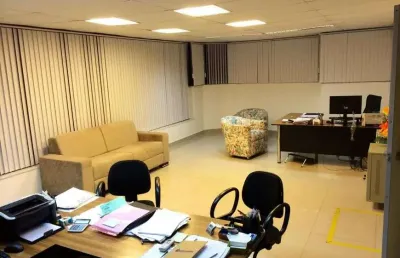 Sala comercial em laurdo de feritas com 01g e 170m²