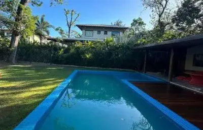 Casa em praia do forte com 4|4, 03g e 370m² | terreno 800m²