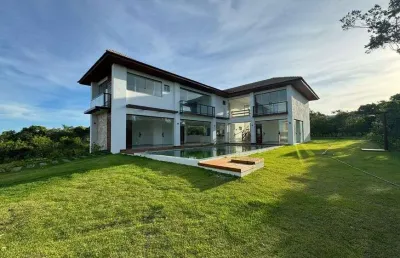 Casa alto padrão em praia do forte 5|4, 06g e 380m²