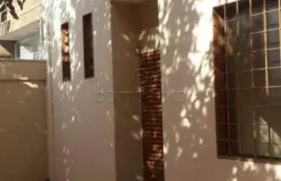 Casa com 4 quartos para alugar na Avenida Portugal, Centro, Araraquara