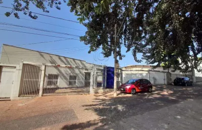 Casa com 4 quartos para alugar na Avenida Adolfo Lutz, Vila Santa Cruz, São José do Rio Preto