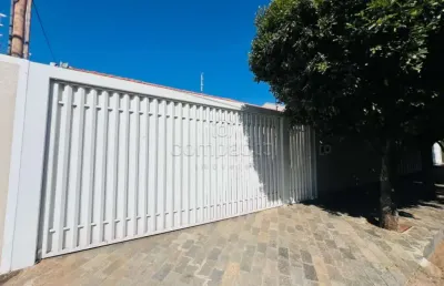 Casa com 3 quartos para alugar na Rua Alexandre Floriano, Jardim Maracanã, São José do Rio Preto