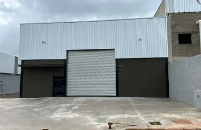 Barracão comercial com 600m² de área útil  para alugar - distrito industrial doutor carlos arnaldo e silva.