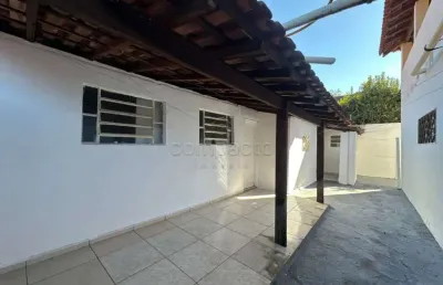 Casa com 2 quartos para alugar na Rua Humberto Delboni, Jardim Fuscaldo, São José do Rio Preto
